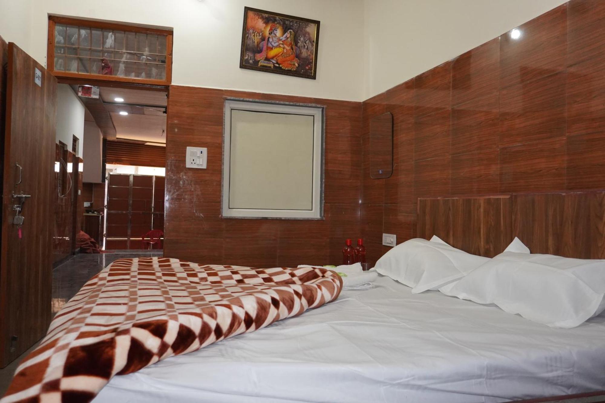 Shree Radha Rani Dham, Near Iskcon And Prem Mandir Otel Vrindāvan Dış mekan fotoğraf